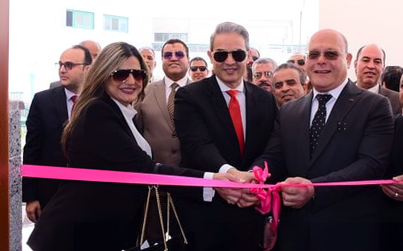 نقيب الإعلاميين ورئيس جامعة سوهاج يفتتحان مركز مكافحة الشائعات بالجامعة