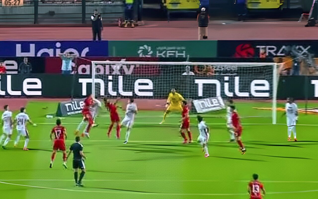 الشوط الأول.. الأهلى يتقدم على الزمالك بهدف محمد هانى