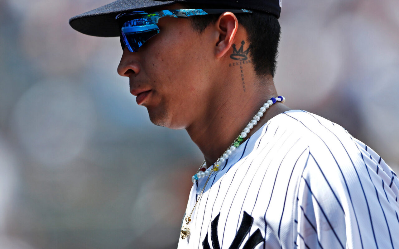 Why Does Oswaldo Cabrera Wear a Pearl Necklace?