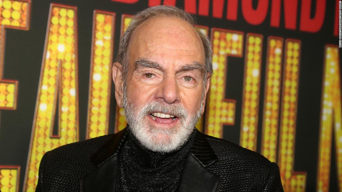Neil Diamond surprises audience with ‘Sweet Caroline’ performance at Broadway opening of ‘A Beautiful Noise’