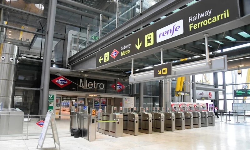 Madrid Metro to allow users to pay by card or mobile at the turnstiles