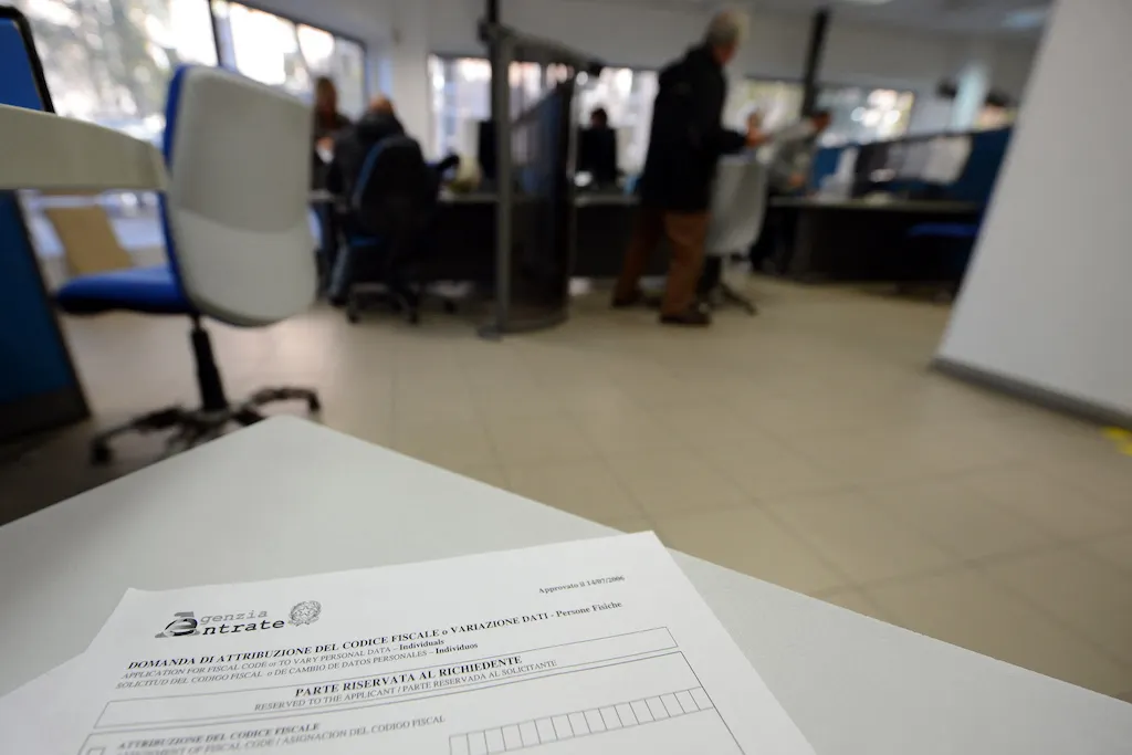 Do I have to file my annual tax declaration if I’ve just moved to Italy?