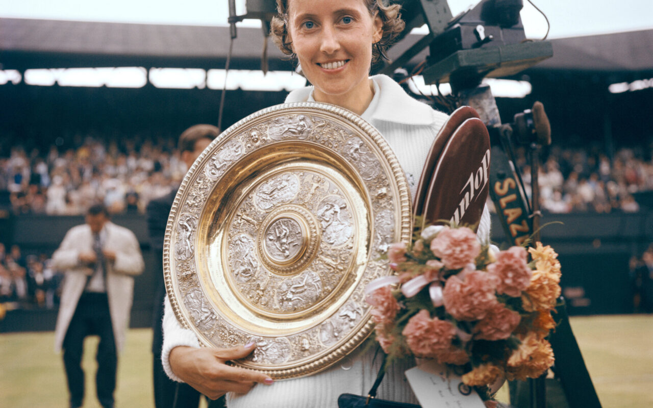 Angela Mortimer, Tennis Champion Who Overcame Adversity, Dies at 93