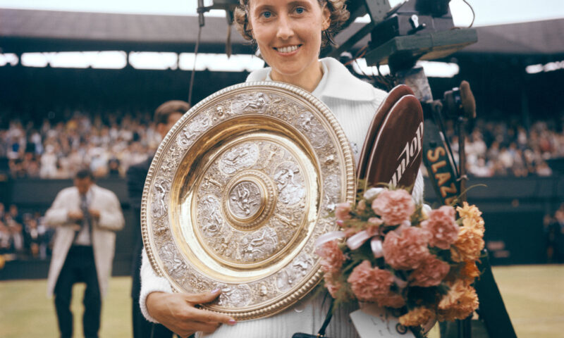 Angela Mortimer, Tennis Champion Who Overcame Adversity, Dies at 93