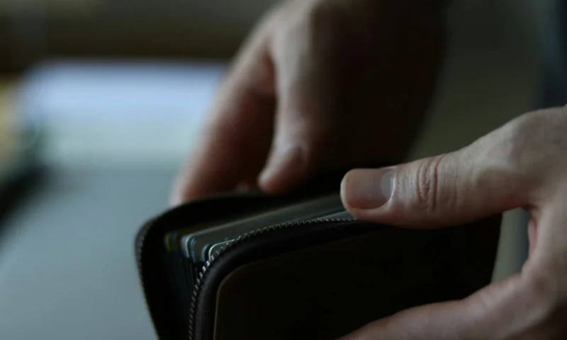 How much does it cost to order a new residence card in Norway?