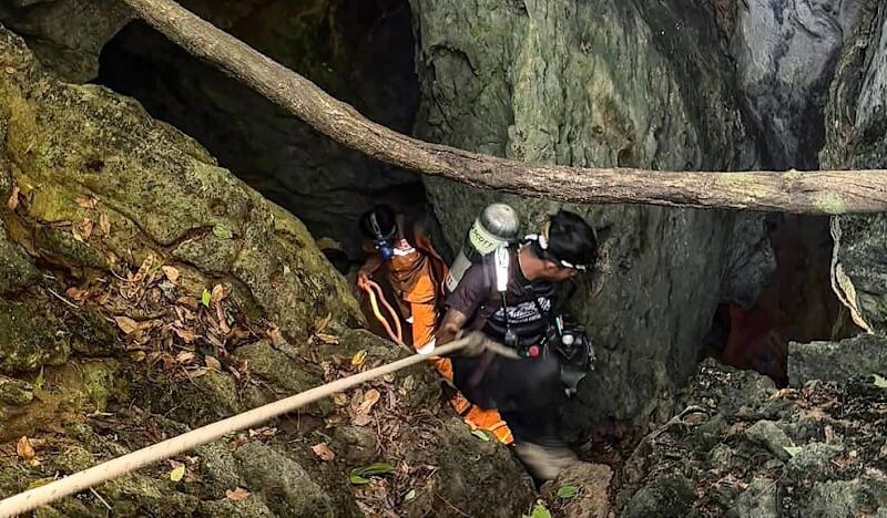 Rescuers in Laos say more oxygen needed to save 7 divers trapped in cave