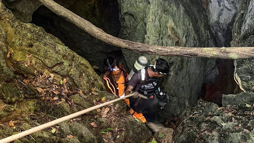 Rescuers in Laos say more oxygen needed to save 7 divers trapped in cave