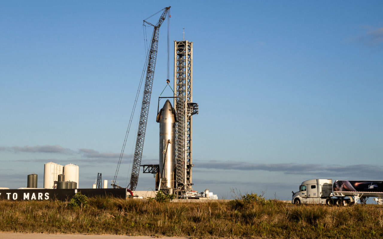 As the SpaceX Hype Machine Steamrolls Ahead, Wall Street Jumps Aboard