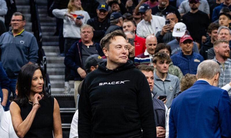 SpaceX’s Unconventional Corporate Arrangements Favor Elon Musk