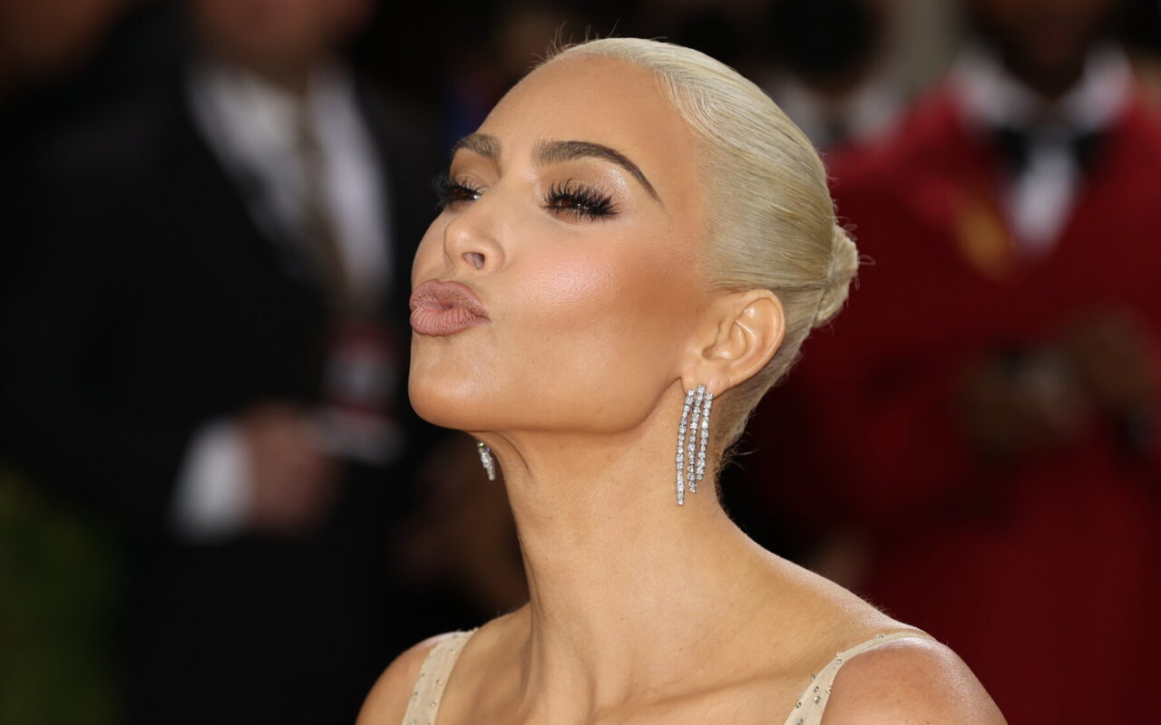 Book Review: ‘Dekonstructing the Kardashians,’ by MJ Corey