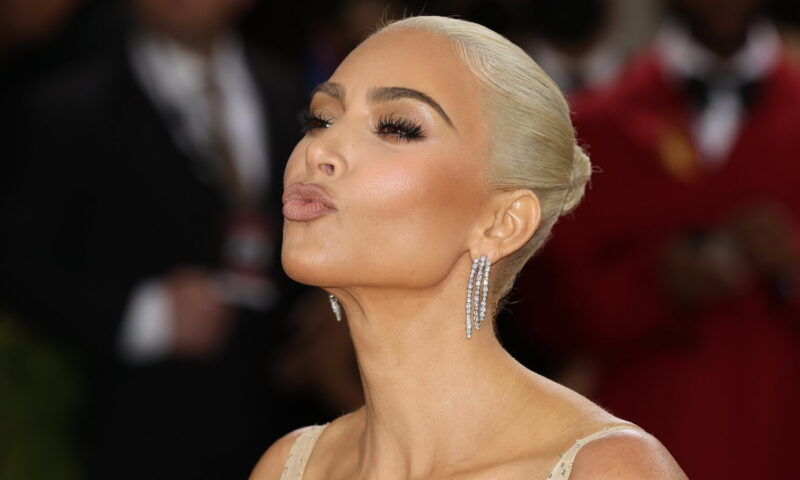Book Review: ‘Dekonstructing the Kardashians,’ by MJ Corey