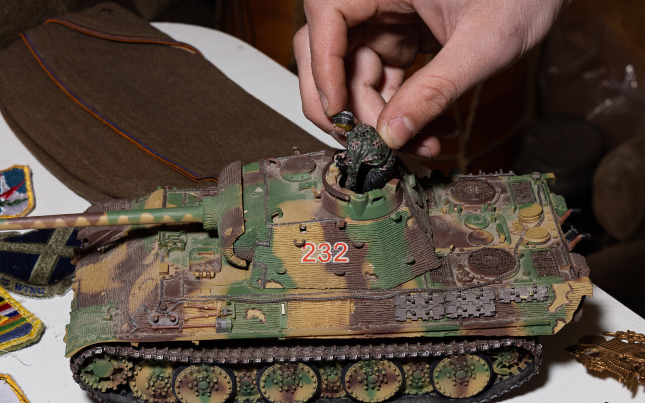 The 15-Year-Old Keeping War Memories Alive