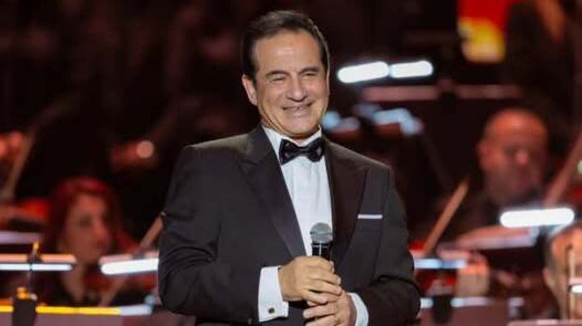 محمد ثروت يخضع لعملية جراحية عاجلة.. ونجله يطلب الدعاء