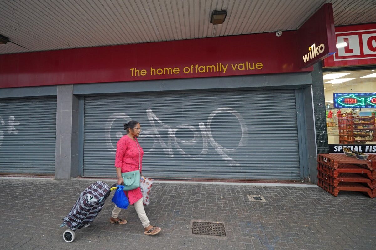British high streets show signs of recovery despite thousands of shop closures