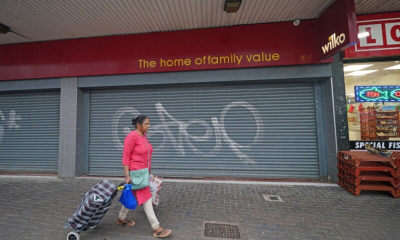 British high streets show signs of recovery despite thousands of shop closures