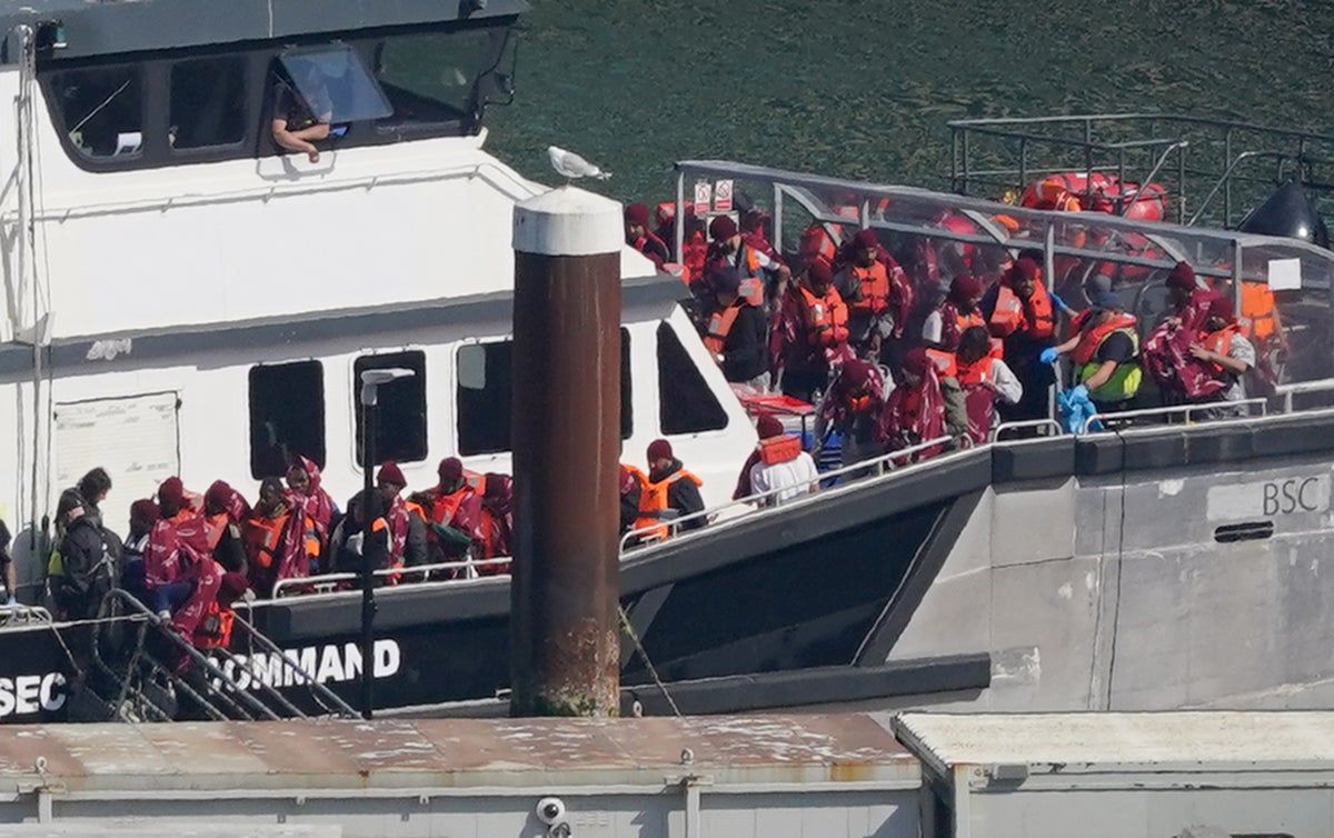 More than 1,000 migrants arrive in UK after crossing English Channel during heatwave