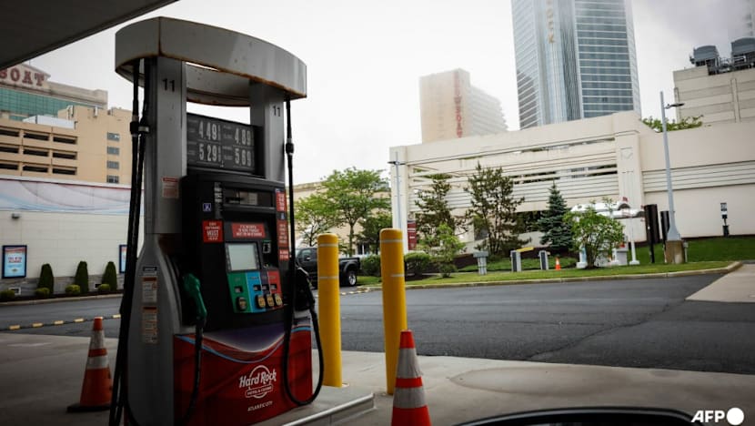 Oil prices bounce higher after new US strikes on Iran