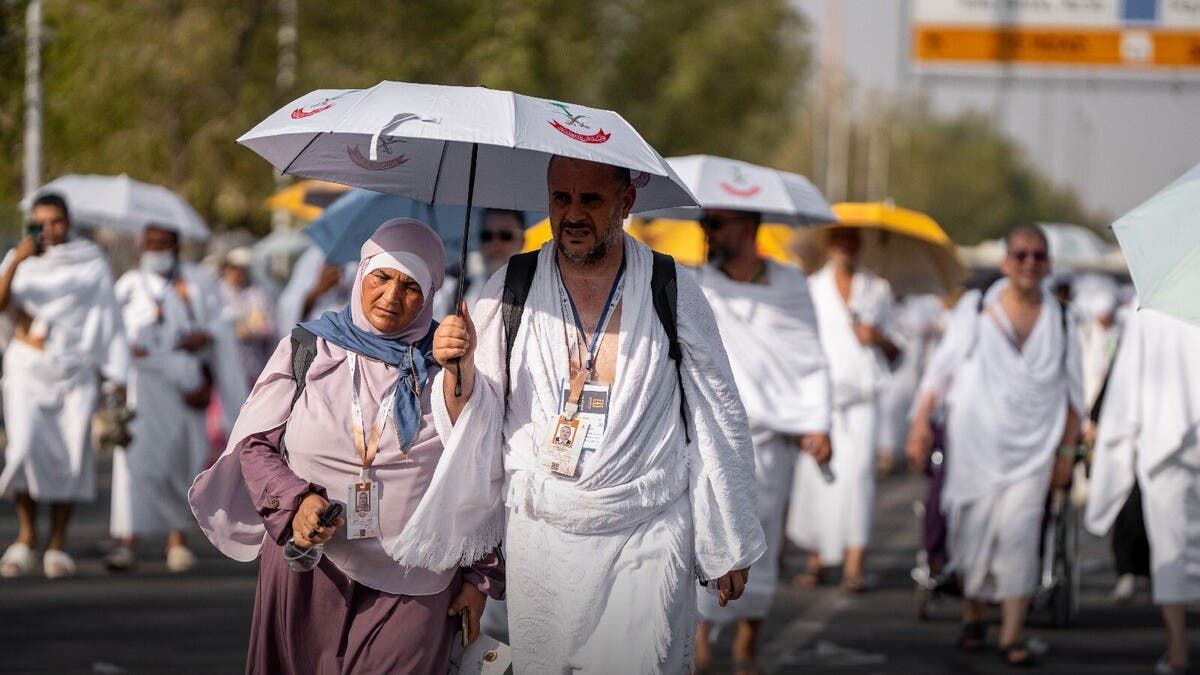 الصحة توصي الحجاج باستخدام المظلات للوقاية من ضربات الشمس