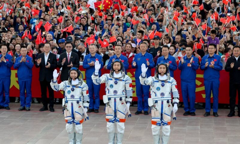 Hongkongers praise astronaut Lai Ka-ying at send-off ceremony in Jiuquan
