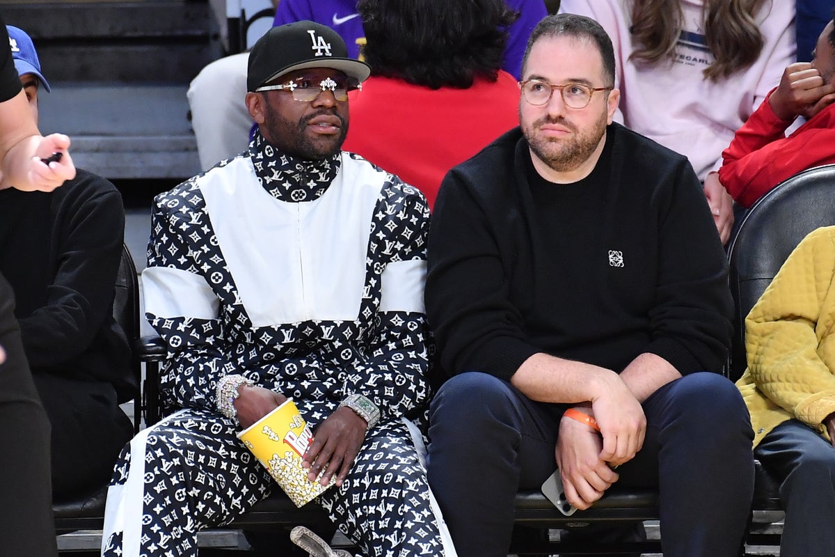 Boxing champ Floyd Mayweather Jr. accuses business advisor of pilfering $175 million in cash, gems, and jets