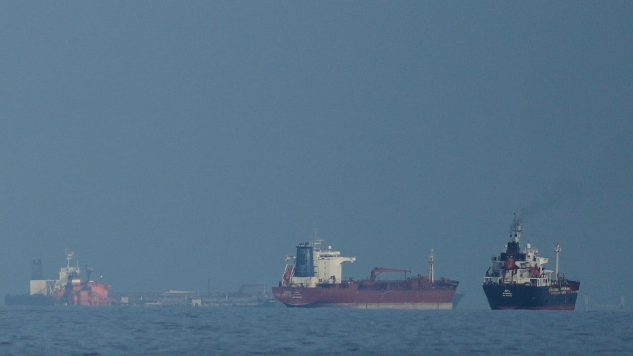 Crude oil drops as US inches towards Iran deal to reopen Strait of Hormuz