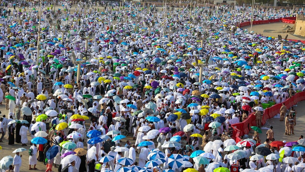 الحجاج يودعون “عرفات” متوجهين إلى مشعر مزدلفة