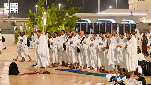 حجاج “بيت الله” ينفرون من عرفات إلى مزدلفة