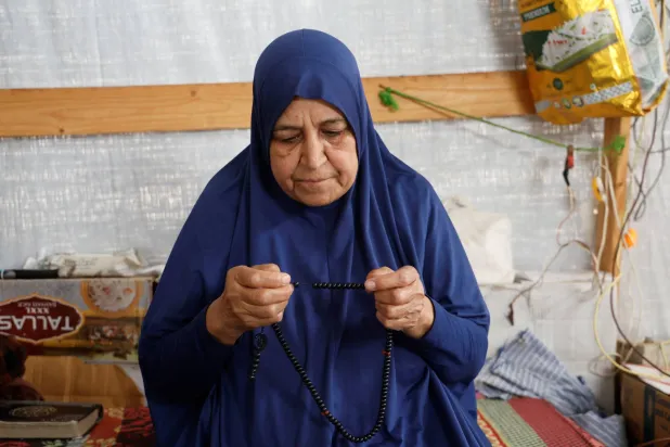 فلسطينية تصف معاناتها في خيمة للنازحين بغزة… «كأنني في سجن»