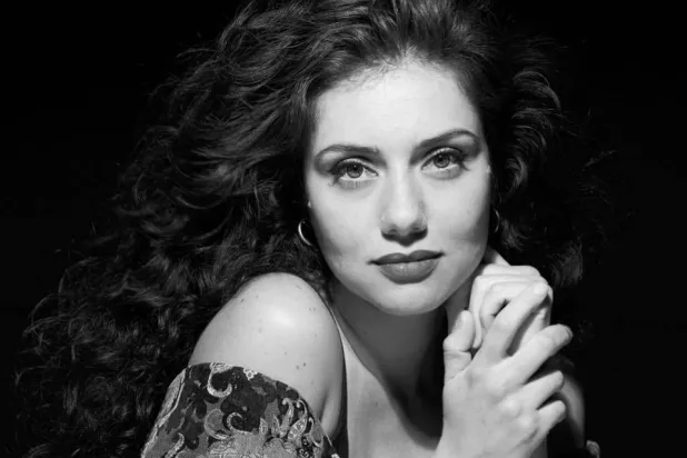 محكمة مصرية تطلب ضبط وإحضار الفنانة جيهان الشماشرجي