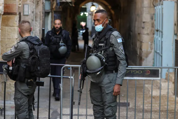 إسرائيل تتهم محامياً فلسطينياً فرنسياً بإدارة «خلية إرهابية»