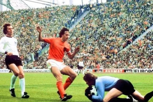 مونديال ألمانيا الغربية 1974: الطائر والقيصر… كرة شاملة والشرق يلاقي الغرب