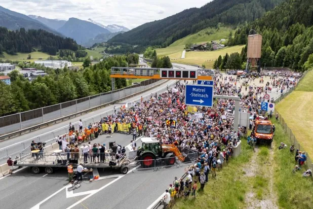 Austrian Protesters Shut Vital Motorway Connecting Germany to Italy