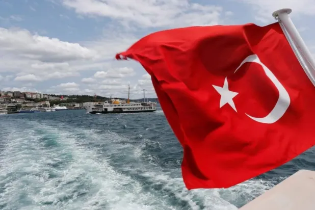 Bus Crashes and Catches Fire in Western Türkiye, Killing 8 People, Including an Infant