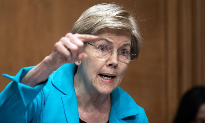 Scoop: Democrats eyeing 2028 bids court Warren