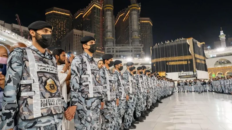 السعودية تنشر قوات أمن في مكة استعدادا للحج