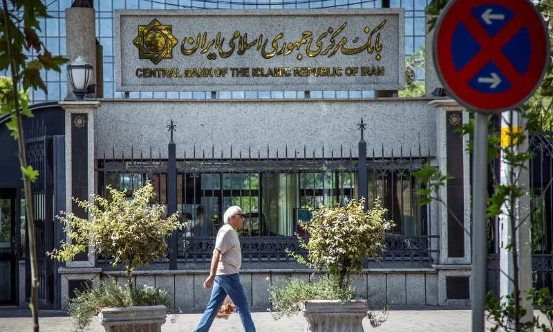 المفاوضون الإيرانيون يسعون للإفراج عن 24 مليار دولار من الأصول المجمدة