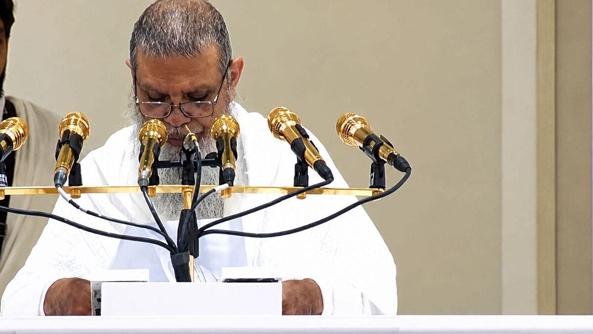 الحذيفي في خطبة عرفة: الحج عبادة لا ساحة للشعارات السياسية