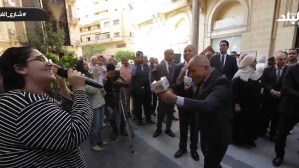 على أنغام الطرب الأصيل.. أحمد موسى يشارك سيدة الغناء في شارع الفن| فيديو