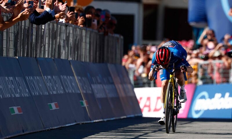 Vingegaard takes Giro lead after 14th stage