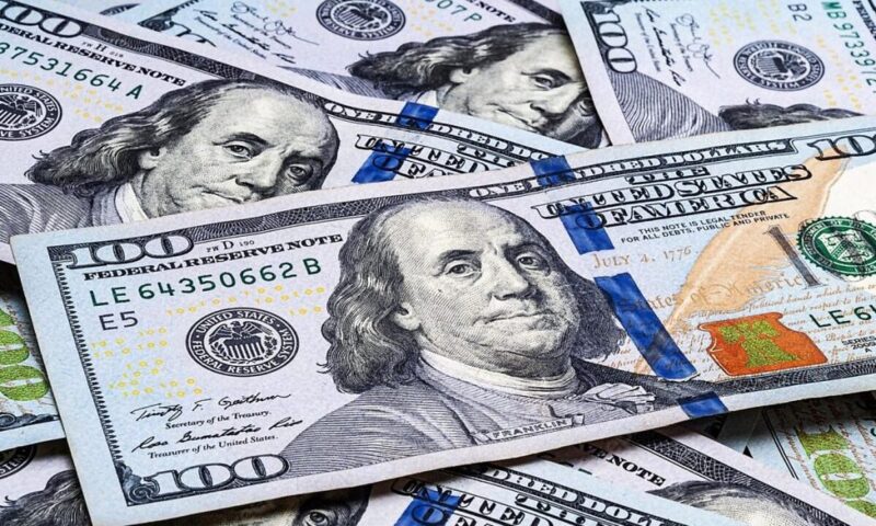 الدولار يستقر قرب أعلى مستوياته في أسبوع