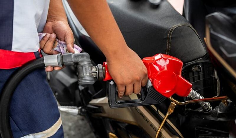 Oil tumbles nearly 7% as US and Iran seen moving closer to deal