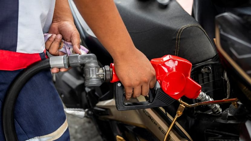 Oil tumbles nearly 7% as US and Iran seen moving closer to deal