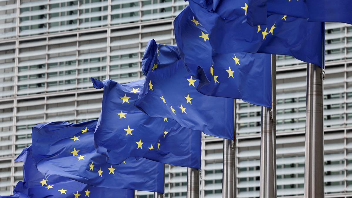 Starlink and Amazon may be able to buy into EU mobile satellite spectrum plan