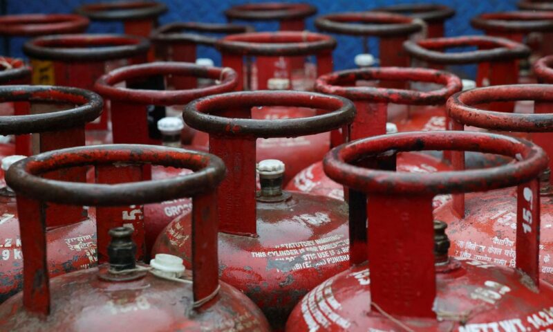 llegal LPG refilling unit busted in Chirayinkeezhu