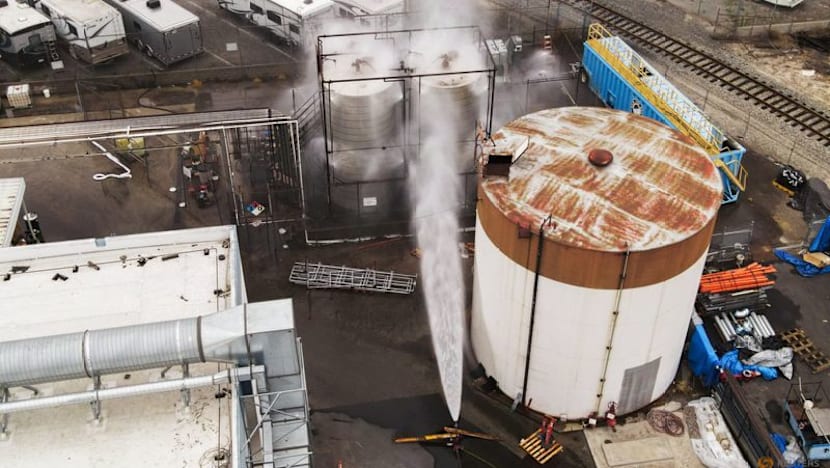 Crack found in California toxic chemical tank could relieve pressure, as thousands evacuate