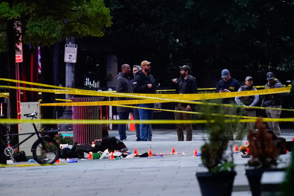 Suspect killed after firing shots near White House security checkpoint, Secret Service says