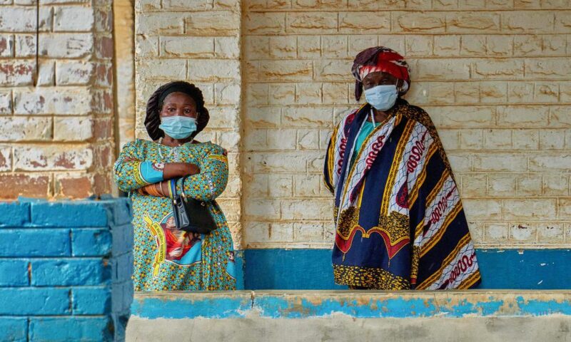 Ebola toll tops 200, other African countries seen at risk