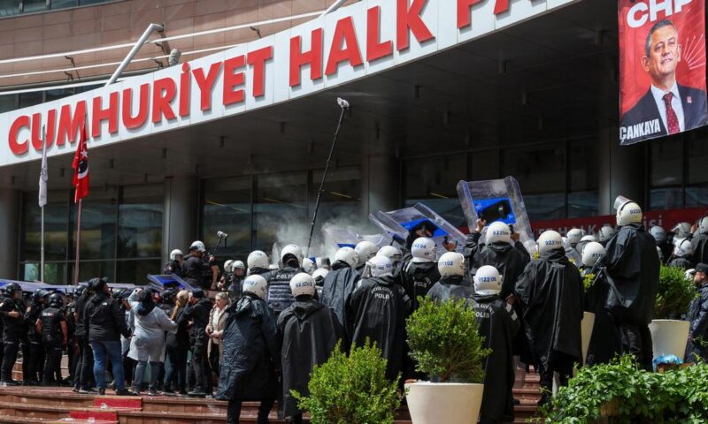 Turkish riot police enter opposition headquarters to evict ousted leadership