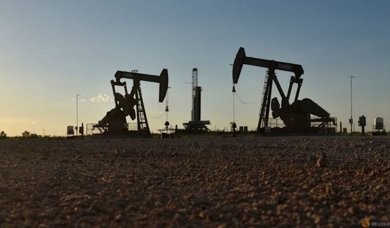 Oil pulls back as traders look for progress on US-Iran talks