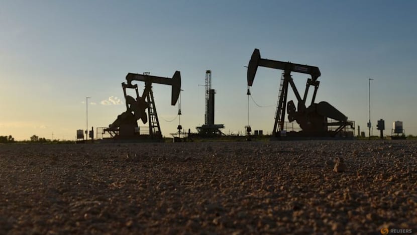 Oil pulls back as traders look for progress on US-Iran talks